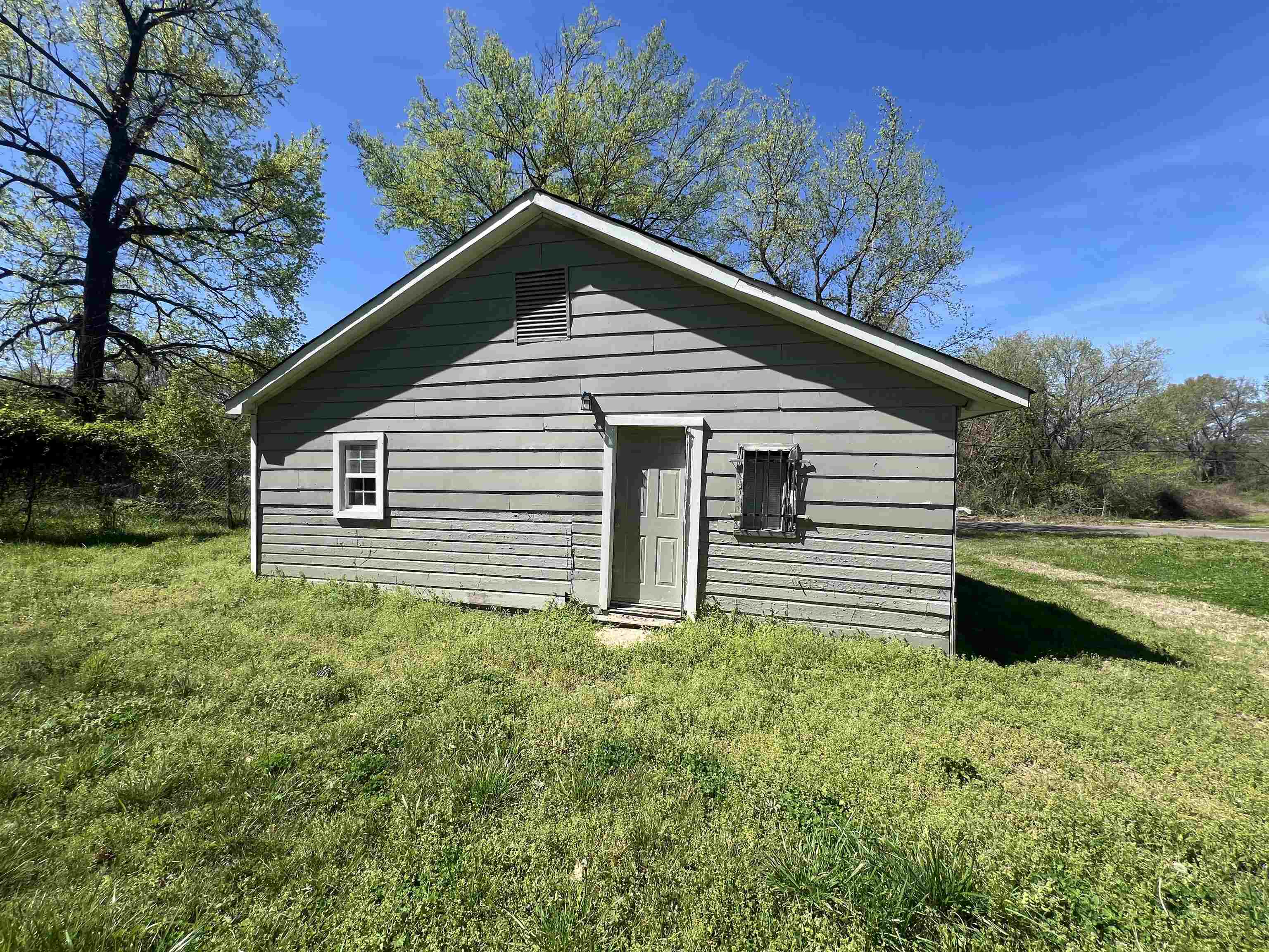 3044 Green Road Memphis, TN 38109 - Photo 12 of 13 View of outdoor structure