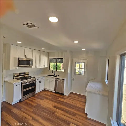 $799,990 | 7418 Amigo Avenue, Reseda, CA 91335