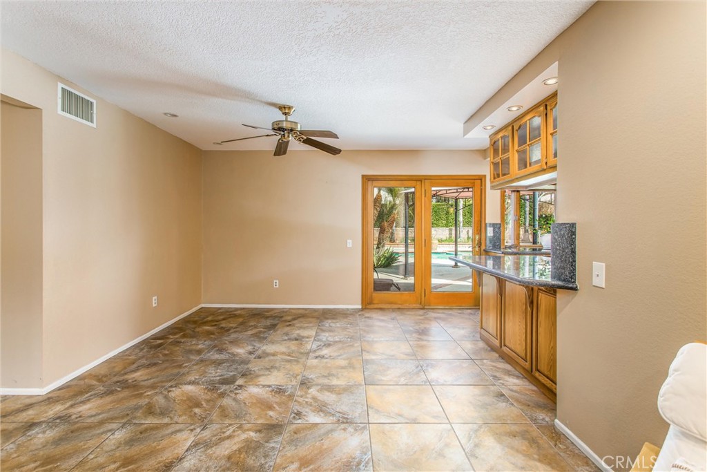 332 Mitchell Way Redlands, CA 92374 - Photo 13 of 51