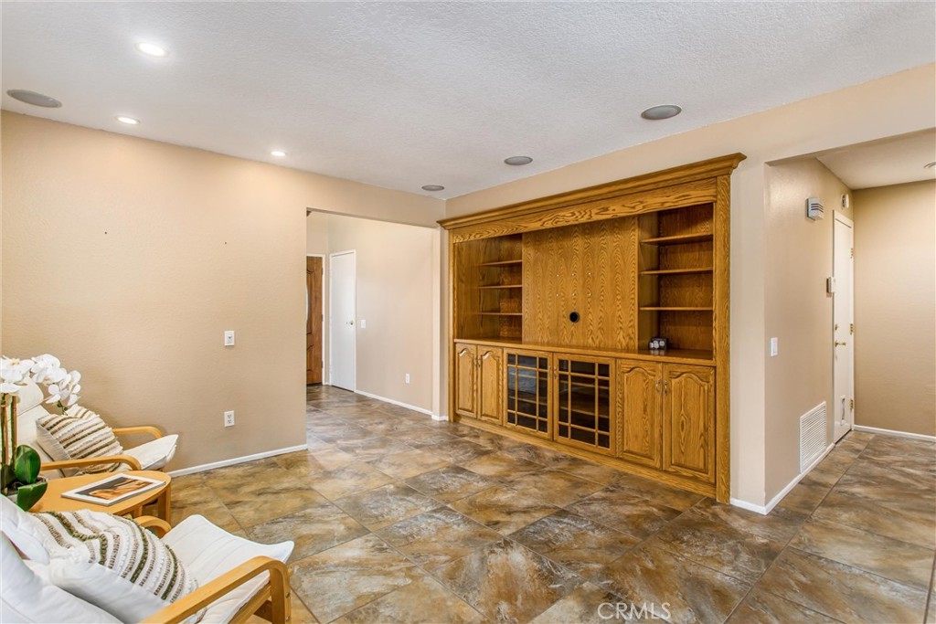 332 Mitchell Way Redlands, CA 92374 - Photo 15 of 51