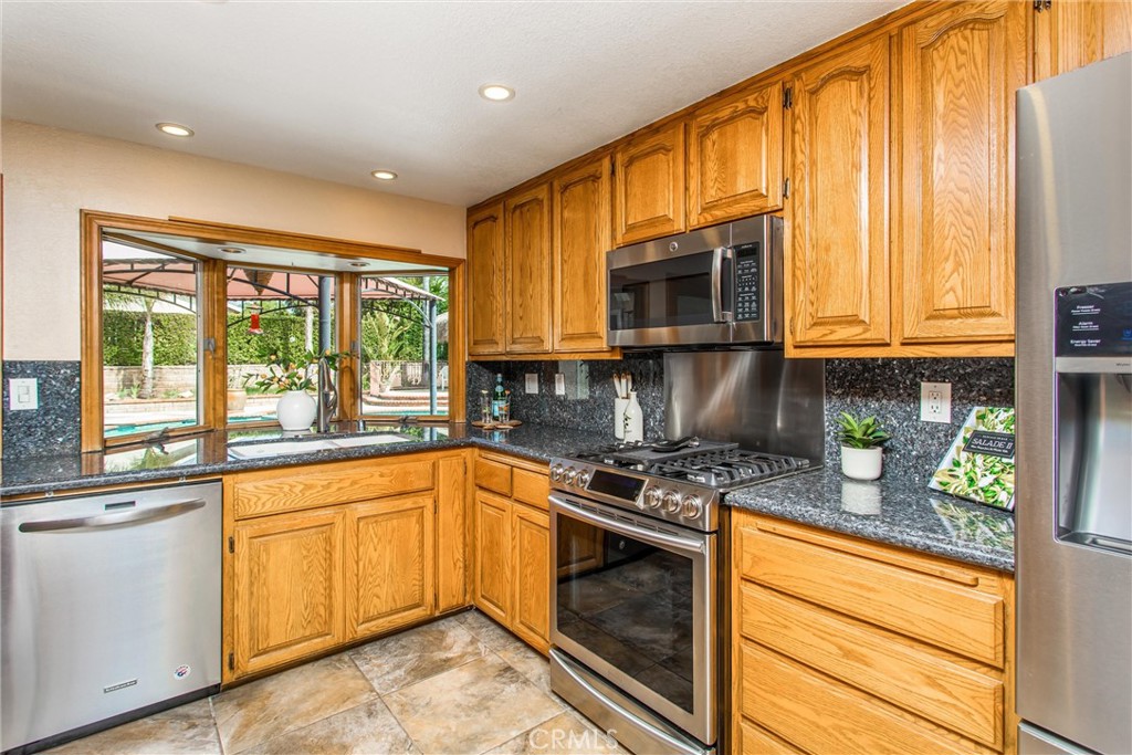 332 Mitchell Way Redlands, CA 92374 - Photo 23 of 51