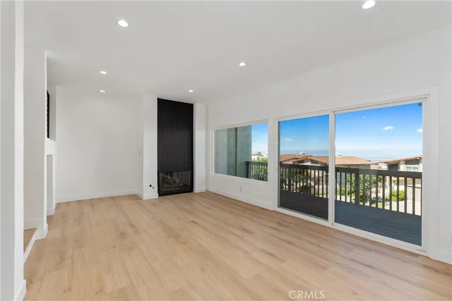 a view of livingroom with furniture