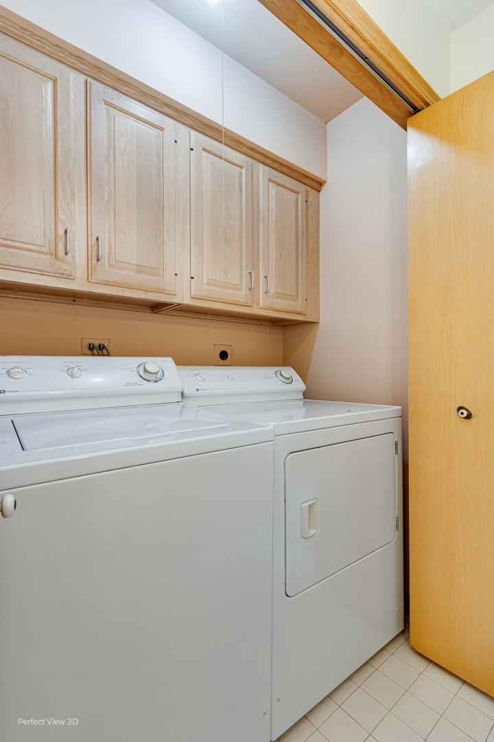 1020 Deerfield Road Highland Park, IL 60035 - Photo 14 of 29 a utility room with dryer and washer