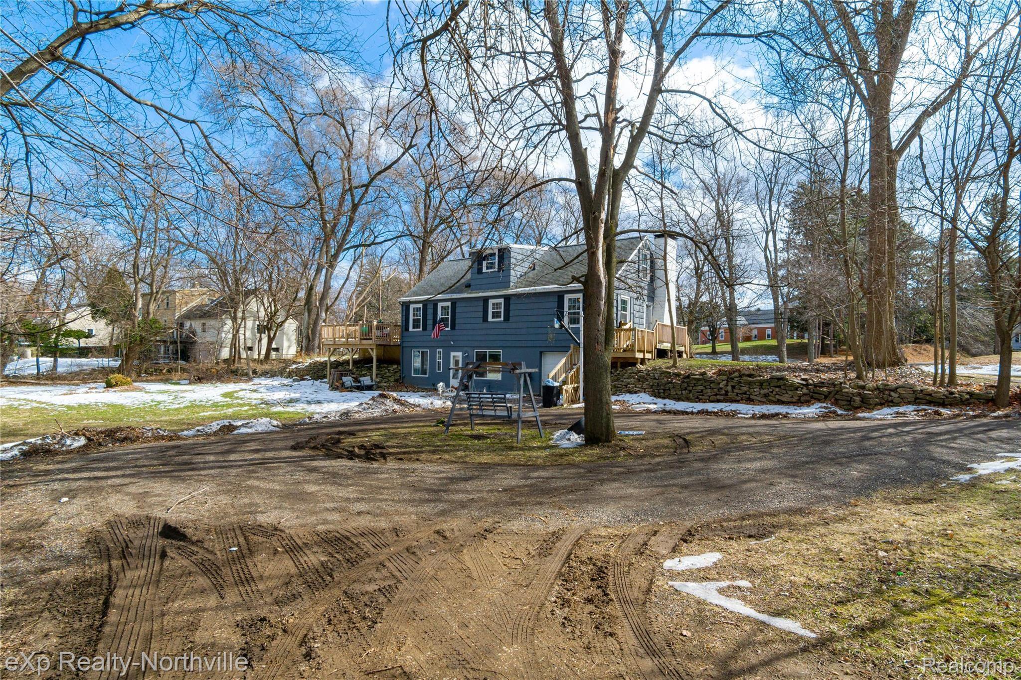 2536 McCain Road Jackson, MI 49203 - Photo 4 of 44 Exteriors (4 of 12).jpg