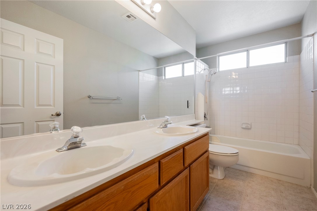 1510 Tree Top Court Henderson, NV 89014 - Photo 59 of 97 Upstairs 2nd Bathroom with Dule Sinks