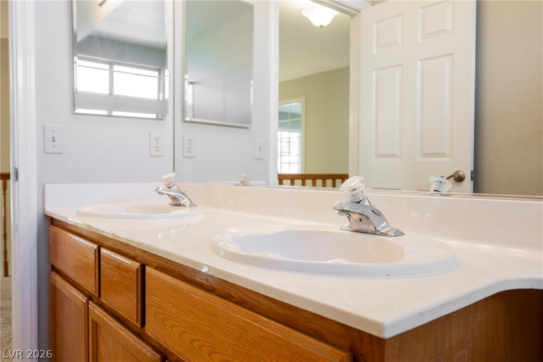 1510 Tree Top Court Henderson, NV 89014 - Photo 63 of 97 Upstairs Bath