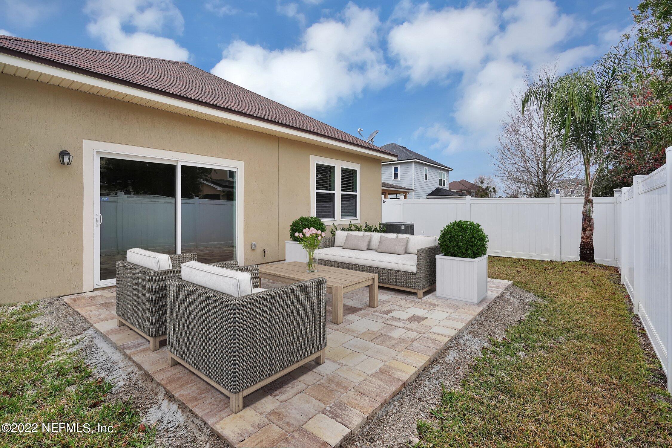 242 Taylor Ridge Avenue Ponte Vedra, FL 32081 - Photo 8 of 26 a living room with furniture and a potted plant