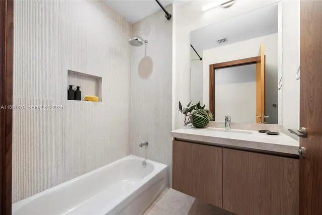 $9,985 | 701 Valencia Avenue, Unit 402, Coral Gables, FL 33134