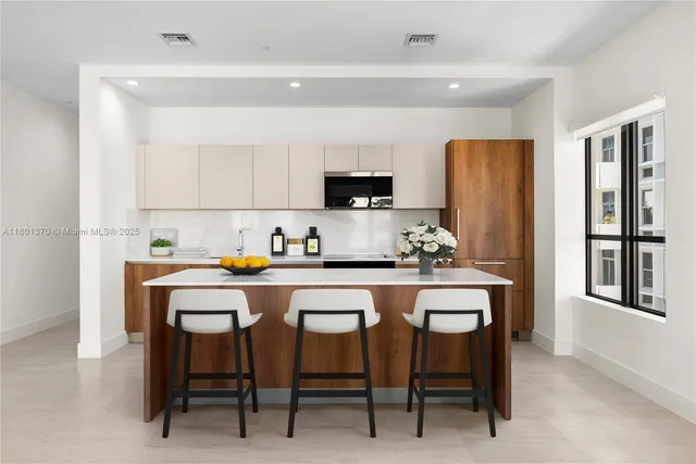 $9,985 | 701 Valencia Avenue, Unit 402, Coral Gables, FL 33134