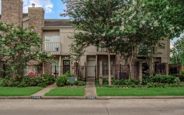 $1,825 | 12697 Briar Patch Drive, Unit 2, Houston, TX 77077
