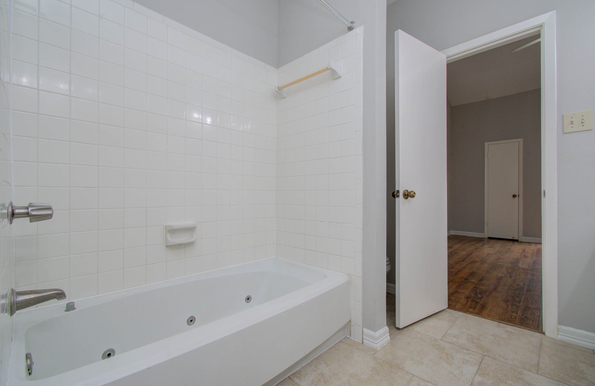 12697 Briar Patch Drive, Unit 2 Houston, TX 77077 - Photo 21 of 24 a bathroom with a bathtub