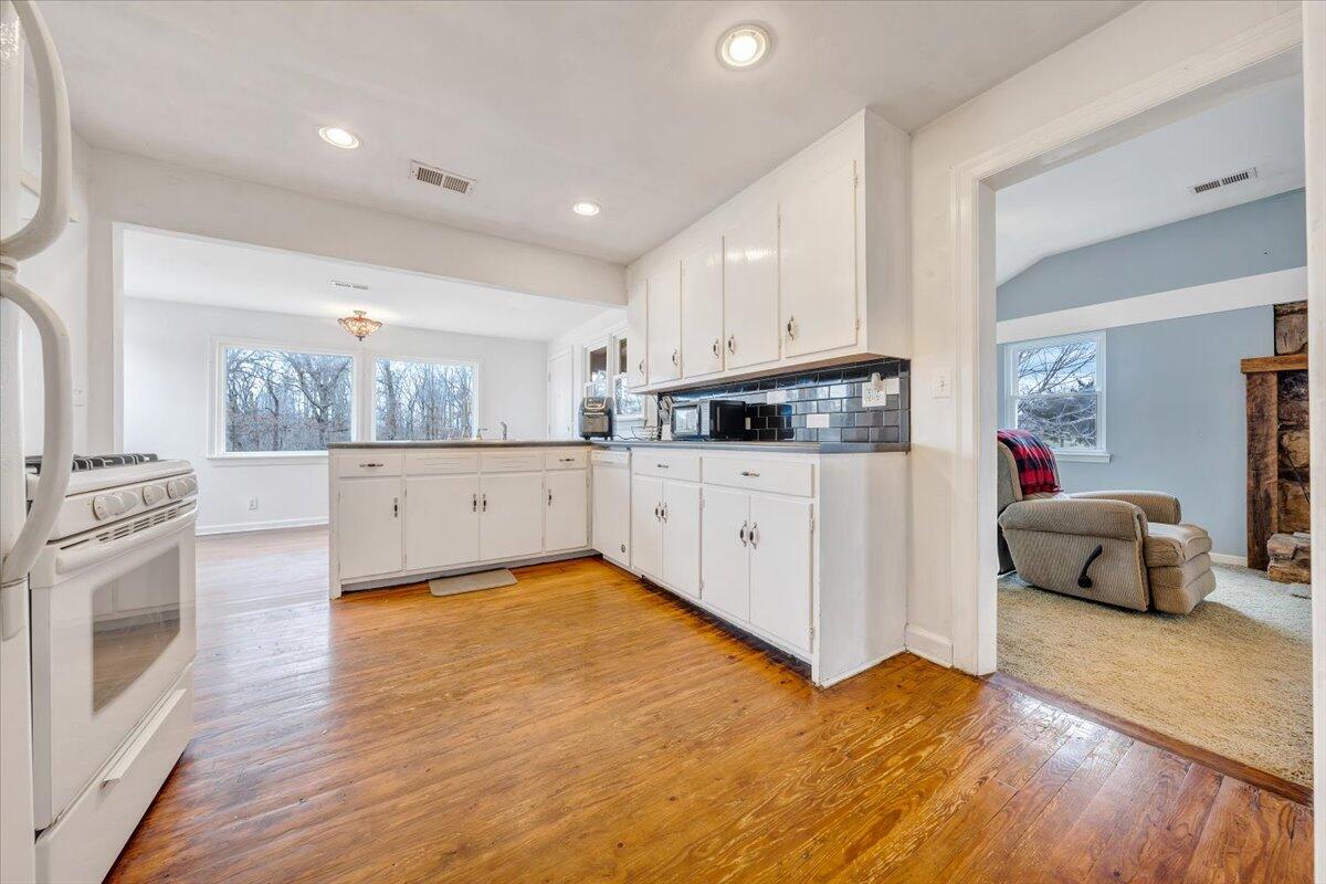 1882 St Helena Road Bedford, VA 24523 - Photo 7 of 35 06-MIB09716
