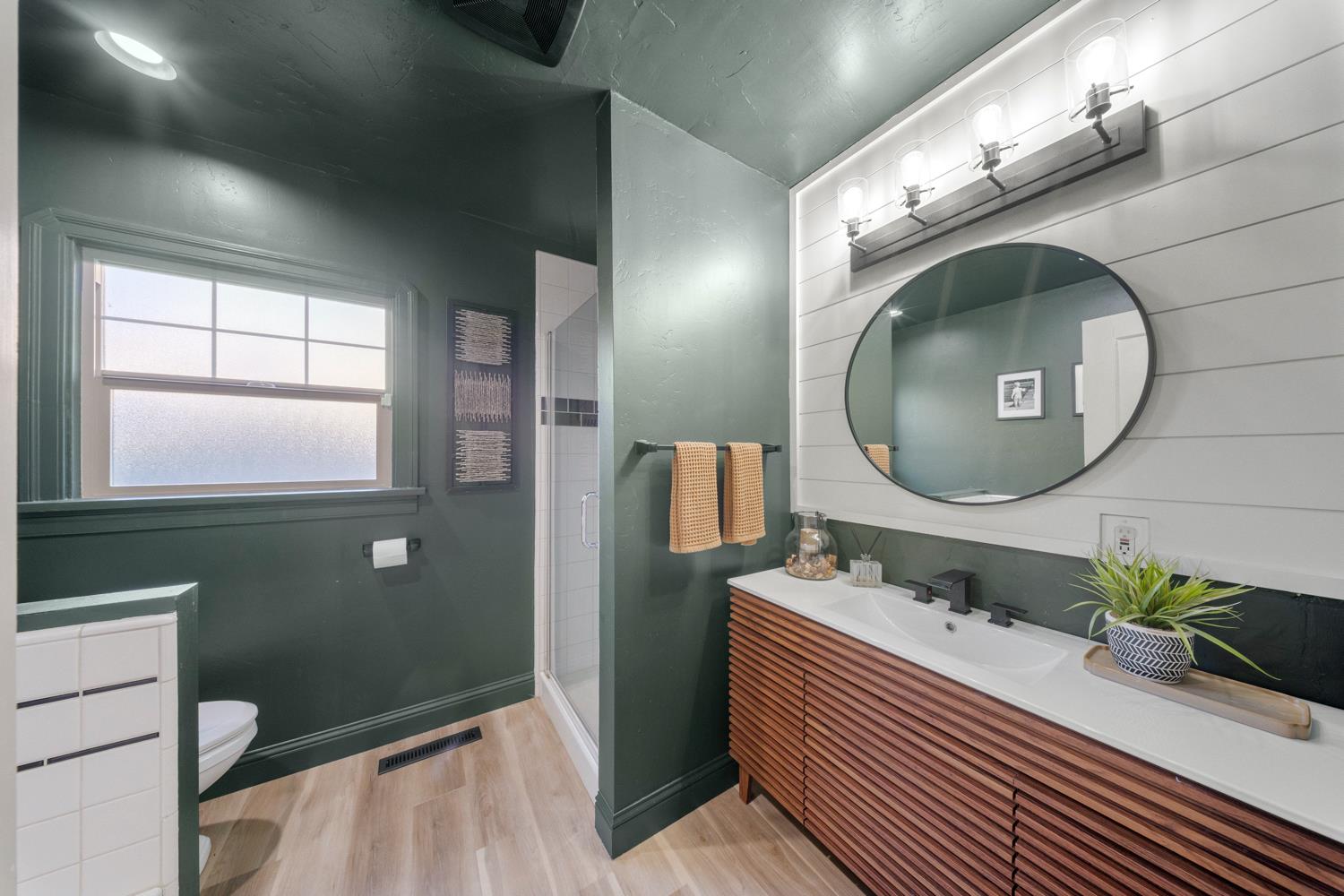 530 Myrtle Avenue Modesto, CA 95350 - Photo 23 of 29 a bathroom with a sink and mirror