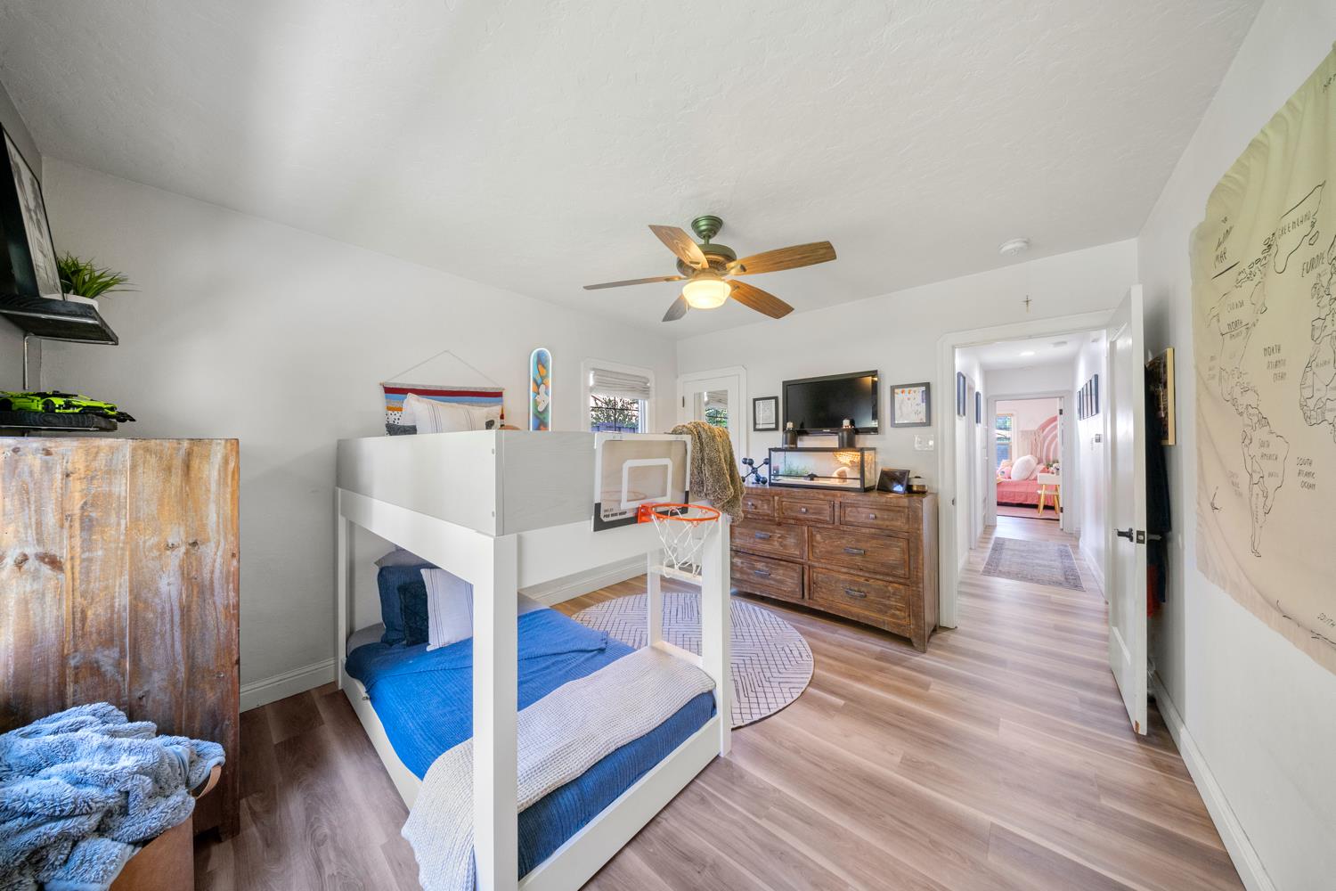 530 Myrtle Avenue Modesto, CA 95350 - Photo 24 of 29 a living room with furniture and a flat screen tv