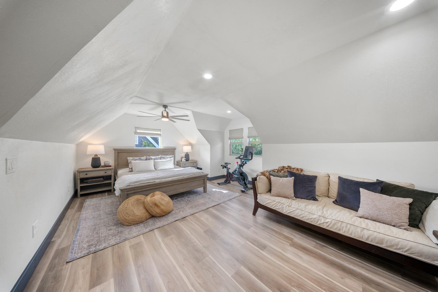 530 Myrtle Avenue Modesto, CA 95350 - Photo 3 of 29 a living room with furniture and a couch