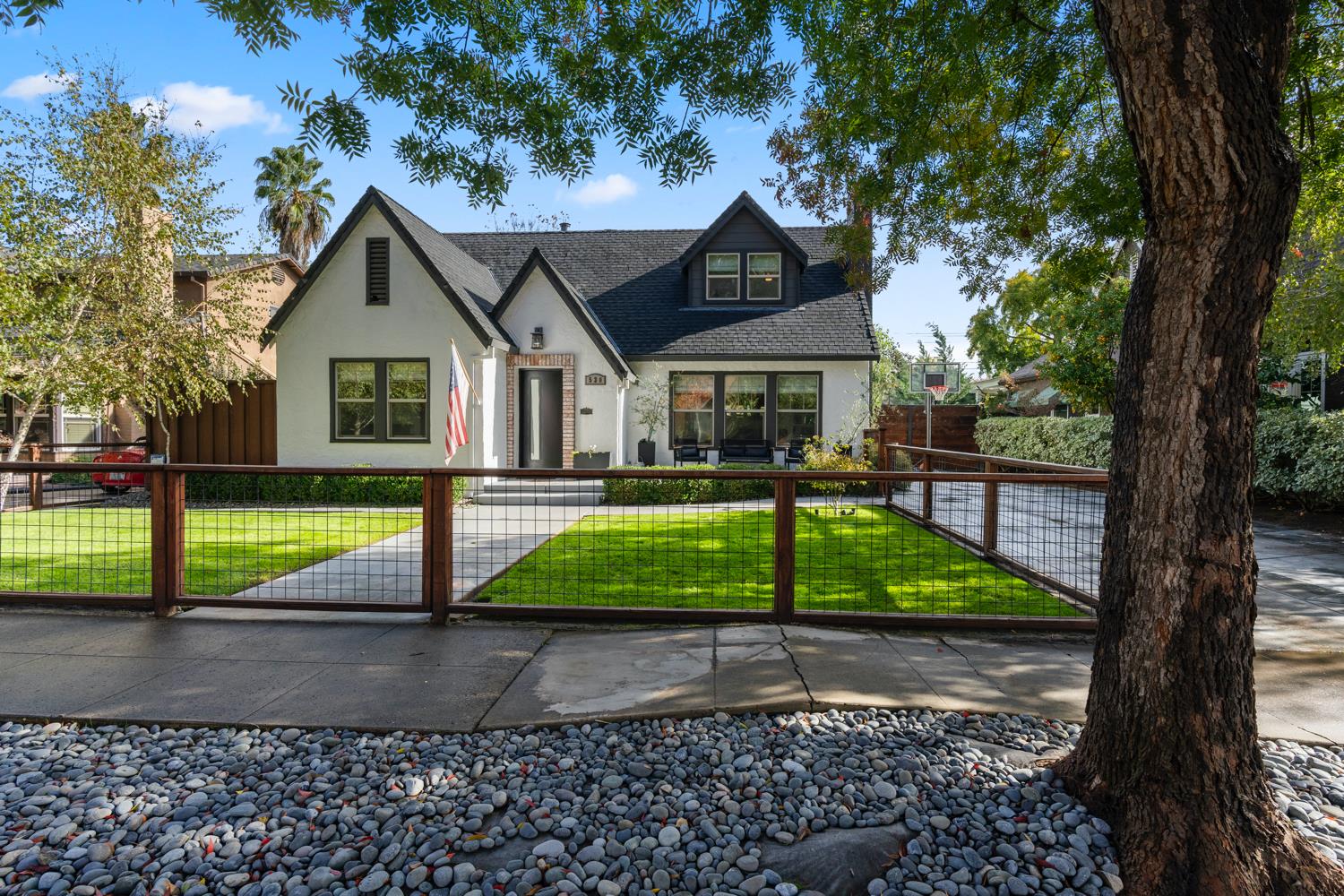 530 Myrtle Avenue Modesto, CA 95350 - Photo 8 of 29 a house view with a garden space