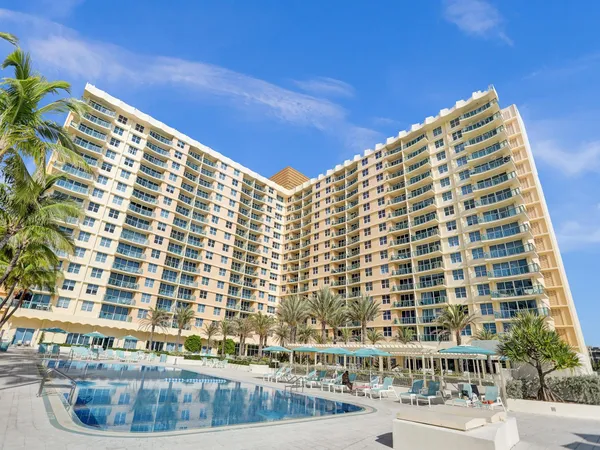 $2,600 | 2501 South Ocean Drive, Unit 338, Hollywood, FL 33019