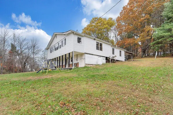 a view of a house with backyard porch and garden