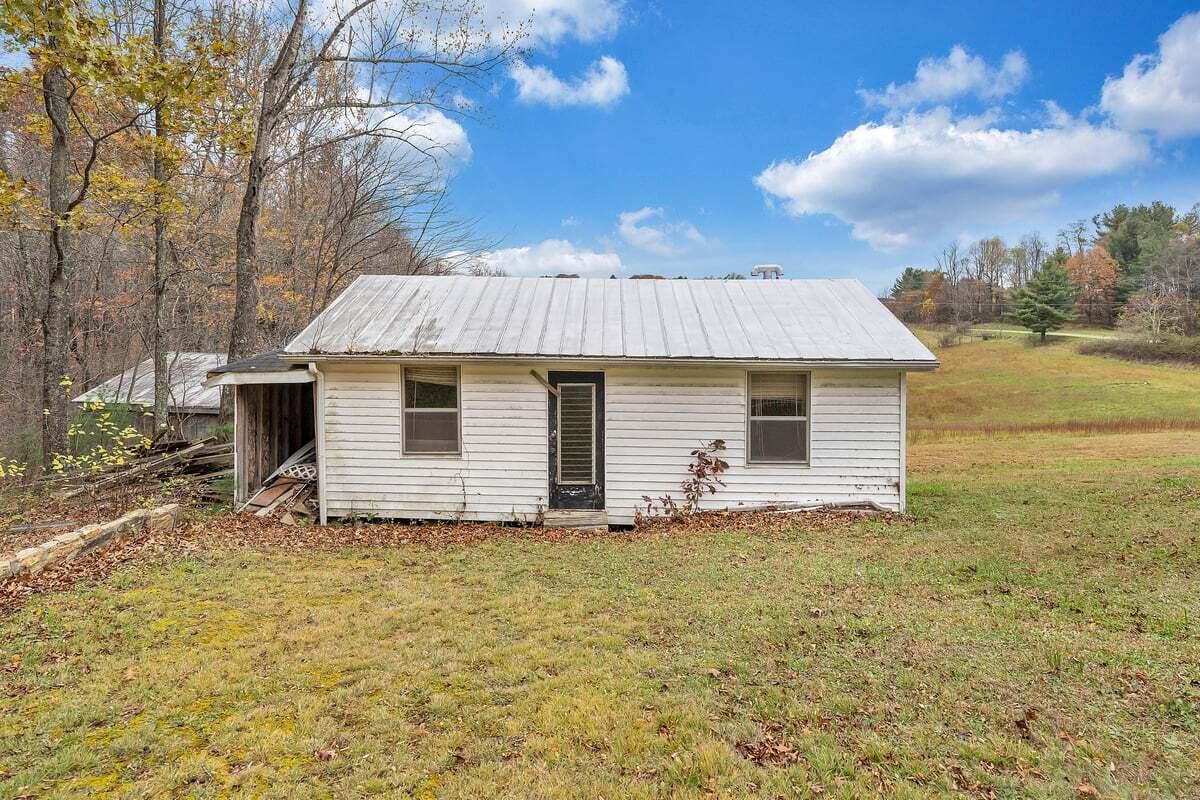 446 Macks Mountain Road Northwest Indian Valley, VA 24105 - Photo 8 of 59 MIB02206