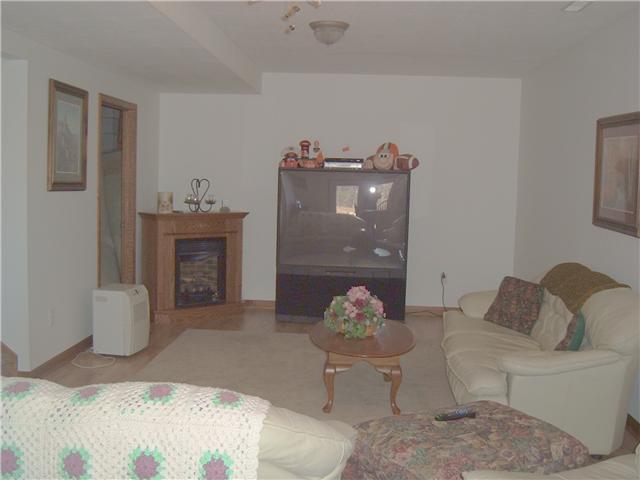 7384 Newark Road Mount Vernon, OH 43050 - Photo 7 of 13 Gallery Image 7