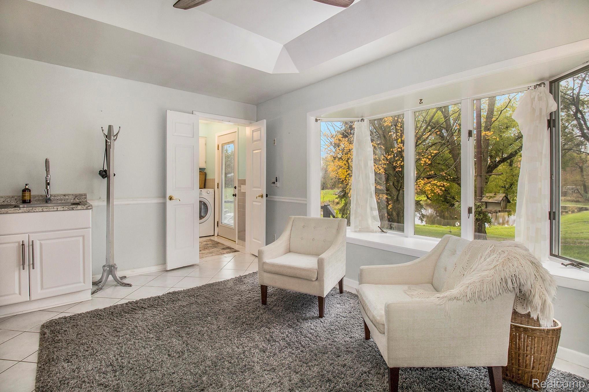 8248 Hartland Road Fenton, MI 48430 - Photo 5 of 37 4.jpg