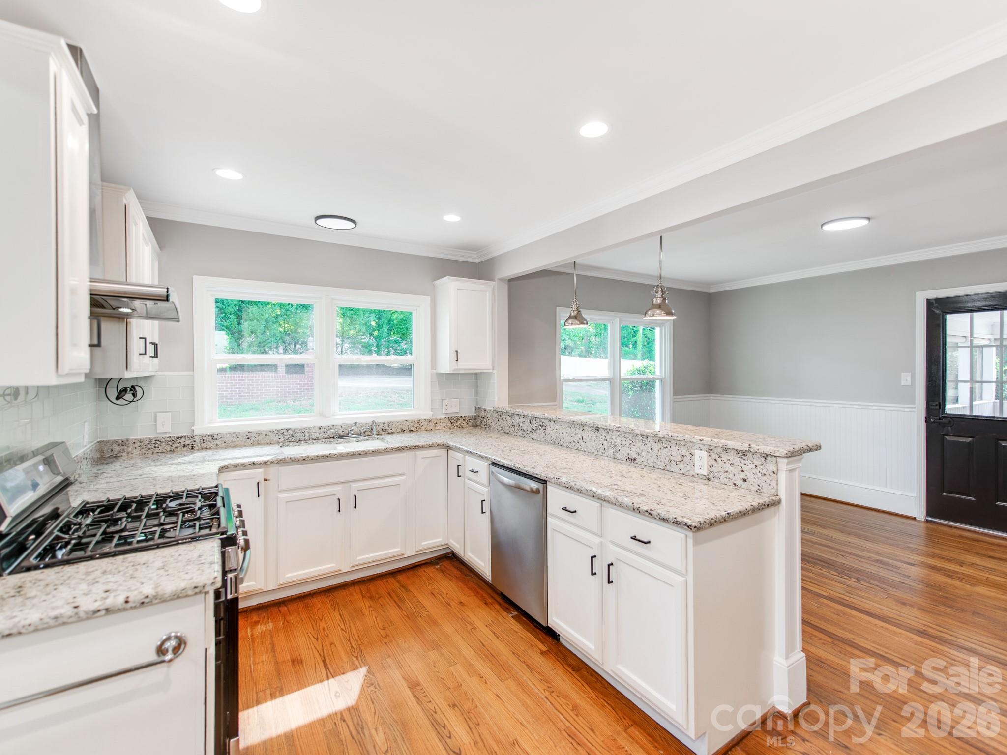 120 Sunset Drive Chester, SC 29706 - Photo 11 of 34 a kitchen with granite countertop white cabinets and white appliances