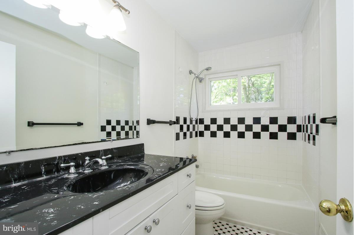 802 Brice Road Rockville, MD 20852 - Photo 16 of 30 Bath