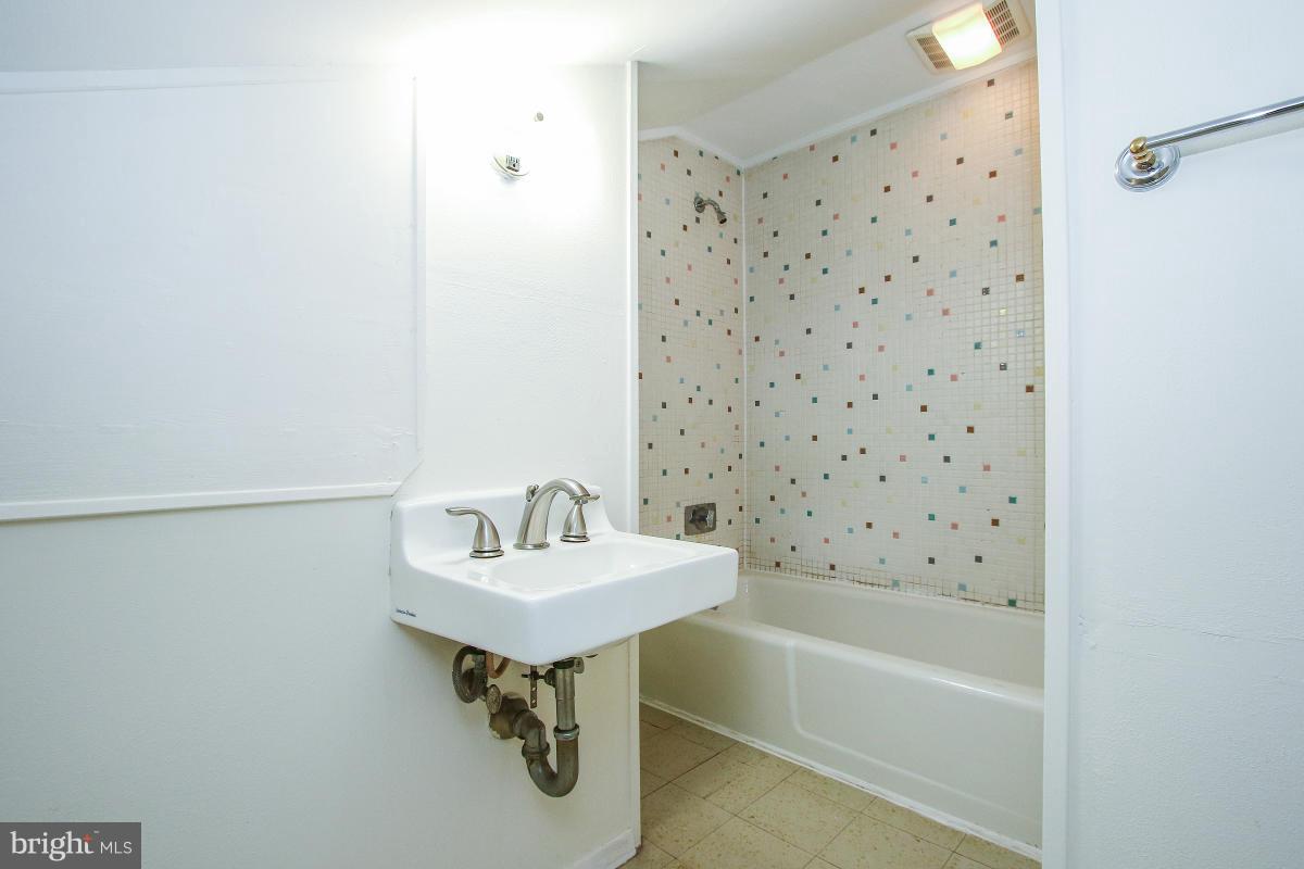 802 Brice Road Rockville, MD 20852 - Photo 22 of 30 Bath