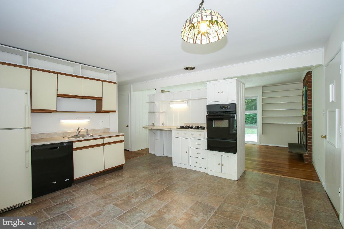 802 Brice Road Rockville, MD 20852 - Photo 5 of 30 Kitchen