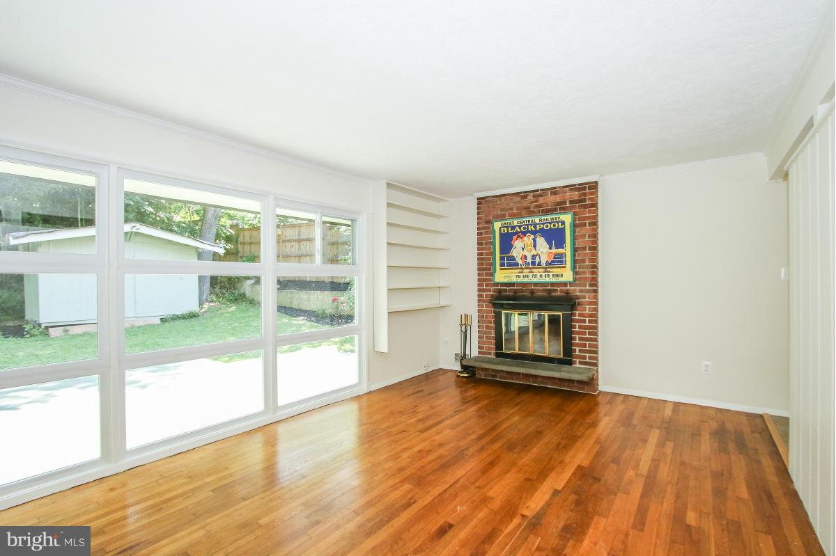 802 Brice Road Rockville, MD 20852 - Photo 8 of 30 Living Room