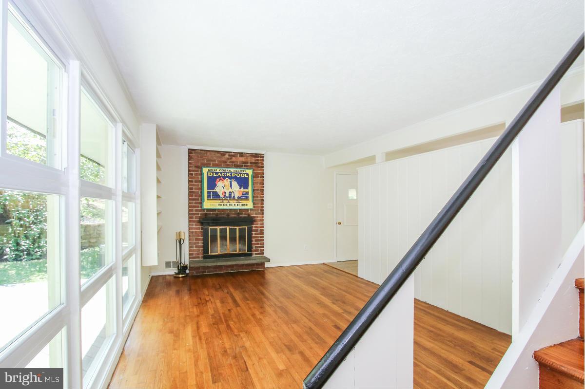 802 Brice Road Rockville, MD 20852 - Photo 9 of 30 Living Room