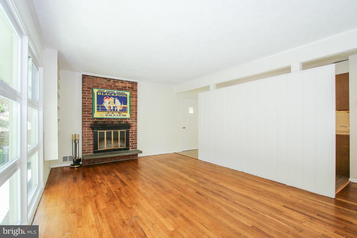 802 Brice Road Rockville, MD 20852 - Photo 10 of 30 Living Room