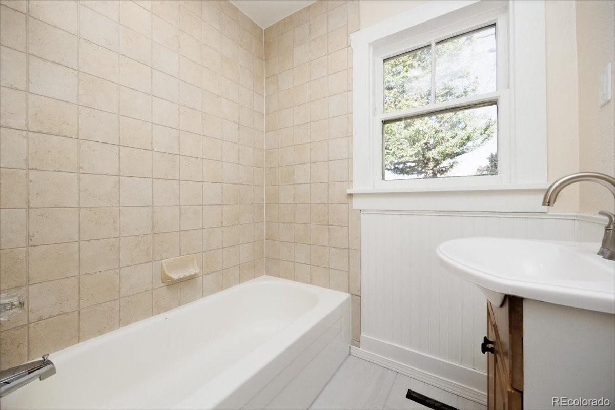 9975 Morrison Road Lakewood, CO 80227 - Photo 13 of 31