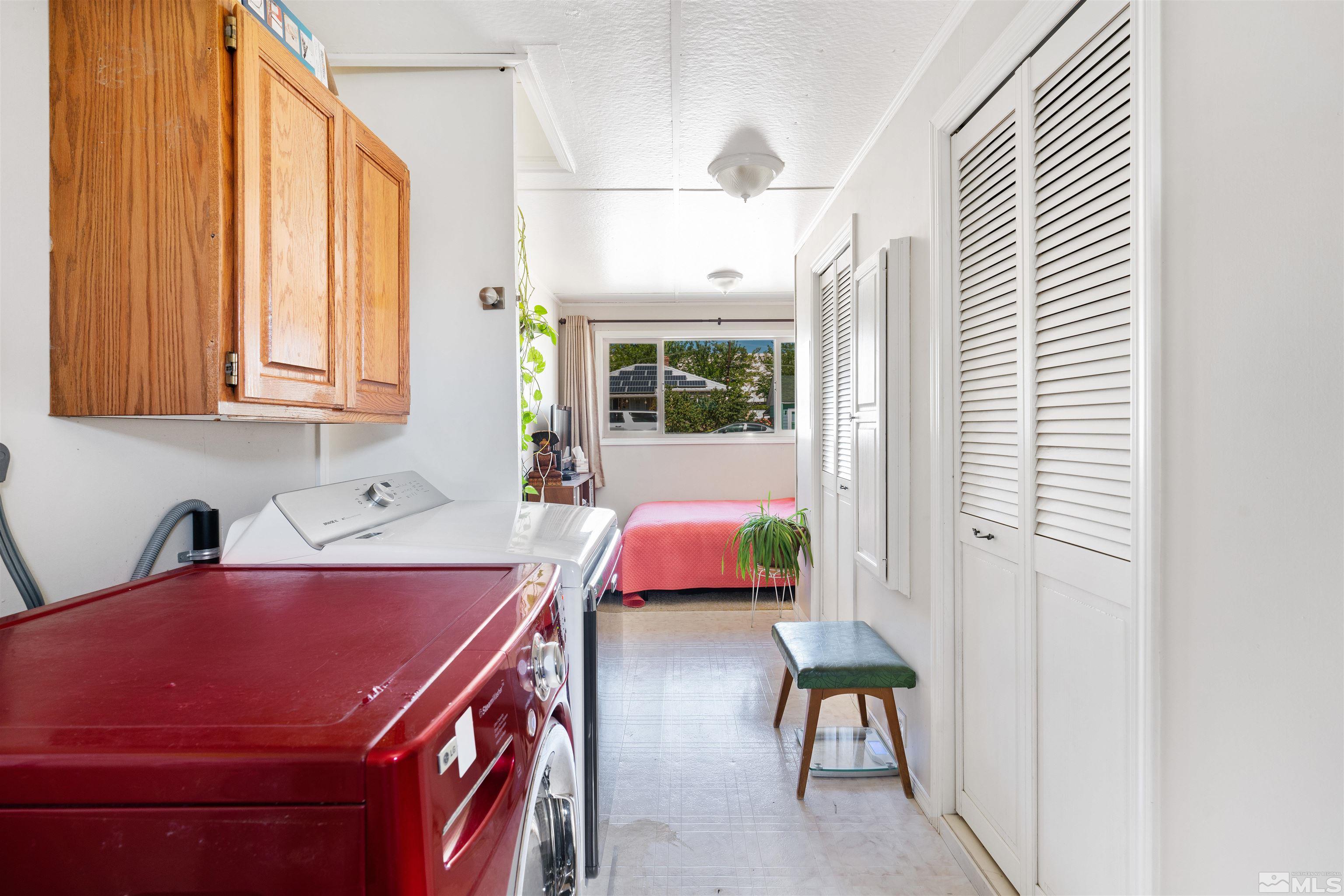 704 Balzar Circle Reno, NV 89502 - Photo 23 of 32 a room with a bed and a potted plant
