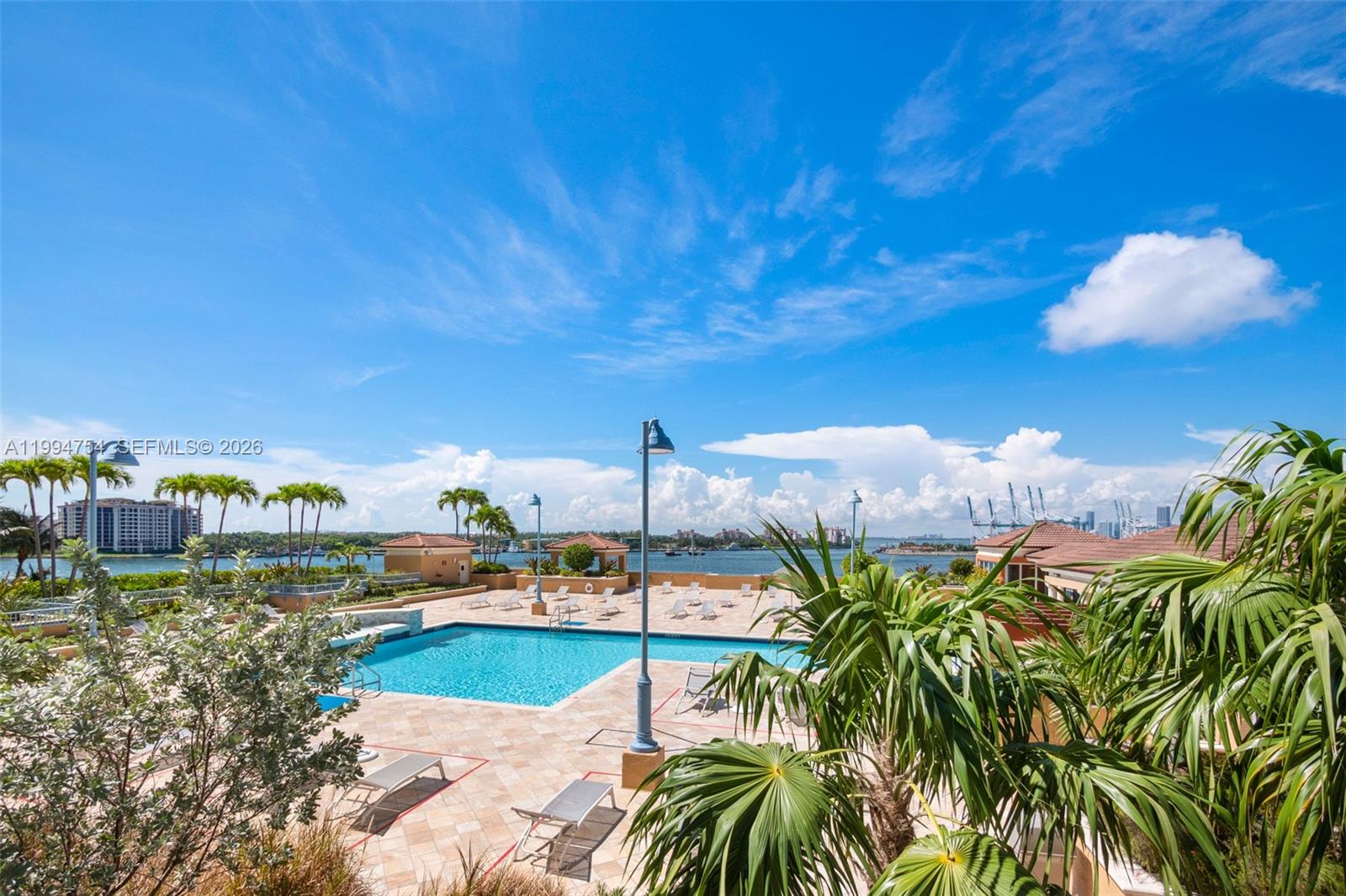 90 Alton Road, Unit 704 Miami Beach, FL 33139 - Photo 4 of 28