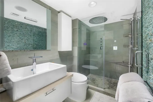 $6,950 | 90 Alton Road, Unit 704, Miami Beach, FL 33139