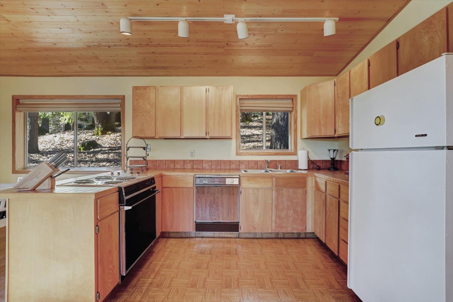 17028 Banner Quaker Hill Road Nevada City, CA 95959 - Photo 15 of 79 a kitchen with stainless steel appliances granite countertop a stove and a refrigerator