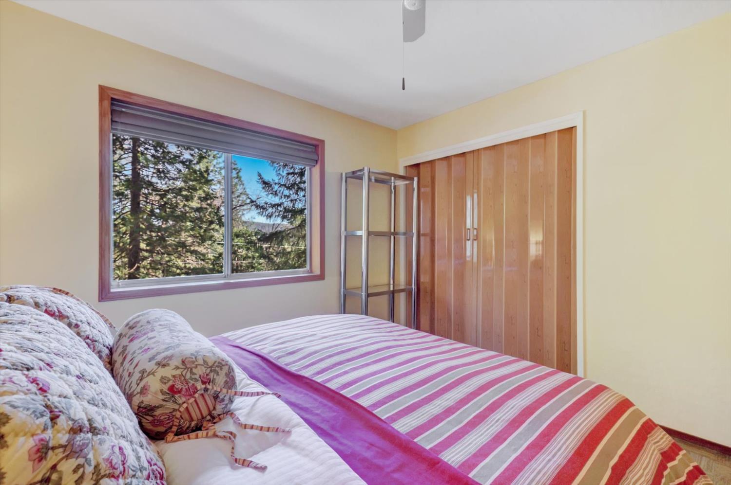 17028 Banner Quaker Hill Road Nevada City, CA 95959 - Photo 33 of 79 a bedroom with a bed and a painting on the wall