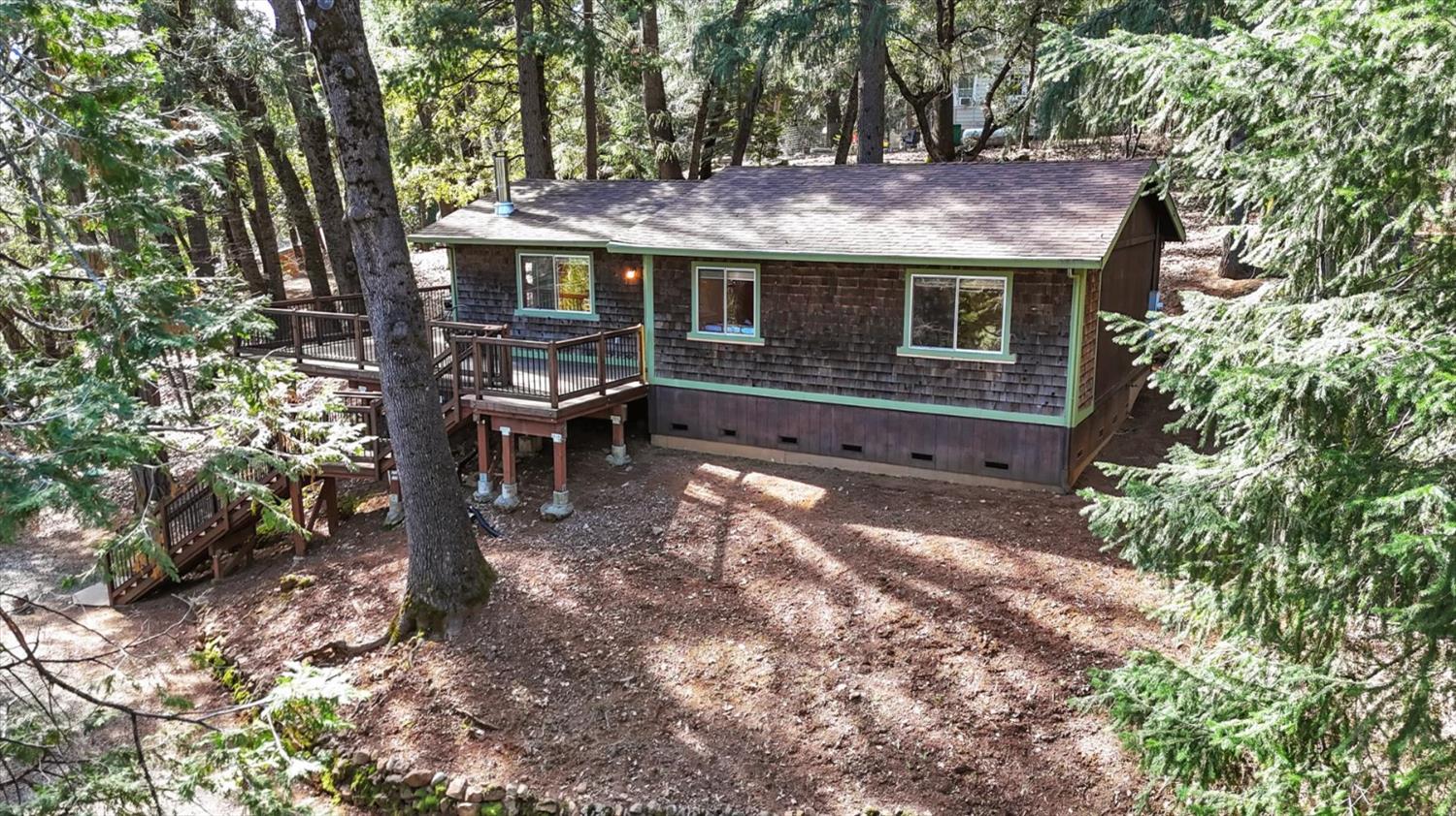 17028 Banner Quaker Hill Road Nevada City, CA 95959 - Photo 68 of 79 a front view of a house with garden