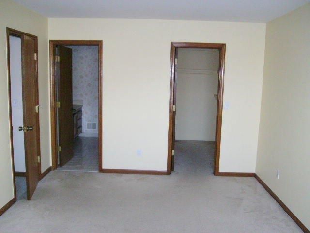 417 Meadow Bridge Drive Rochester, MI 48307 - Photo 5 of 7 31055560-4.JPG