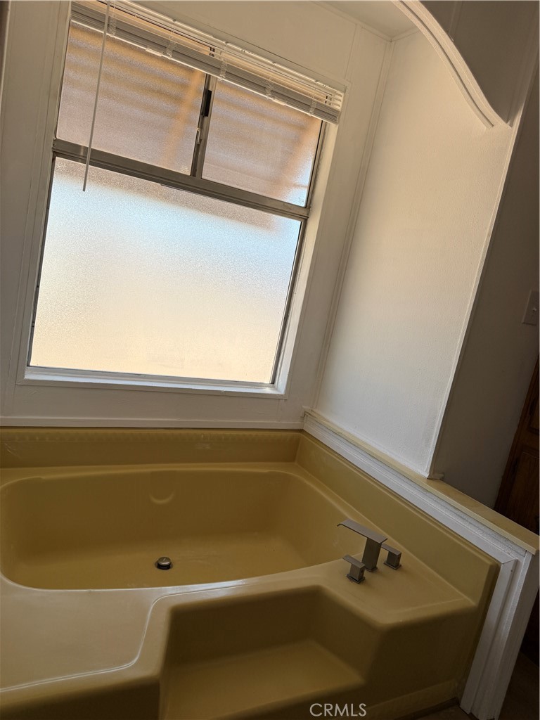 148600 Panoply Road Needles, CA 92363 - Photo 28 of 32 a bathroom with a sink and a bathtub