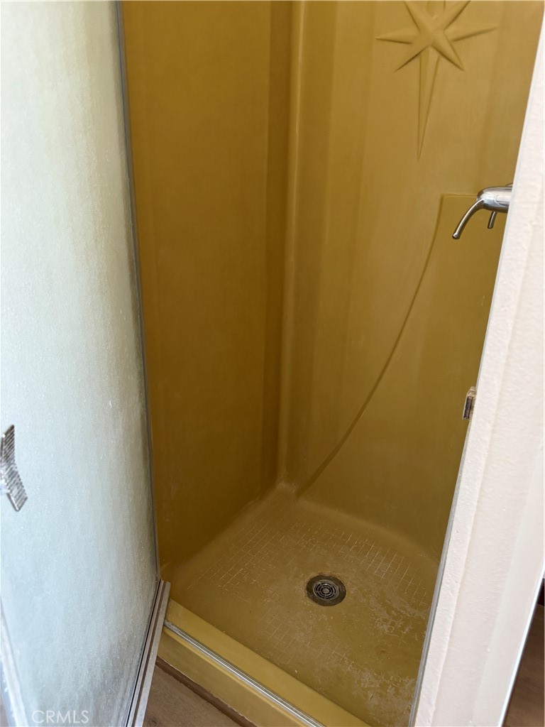 148600 Panoply Road Needles, CA 92363 - Photo 31 of 32 a bathroom with a tub