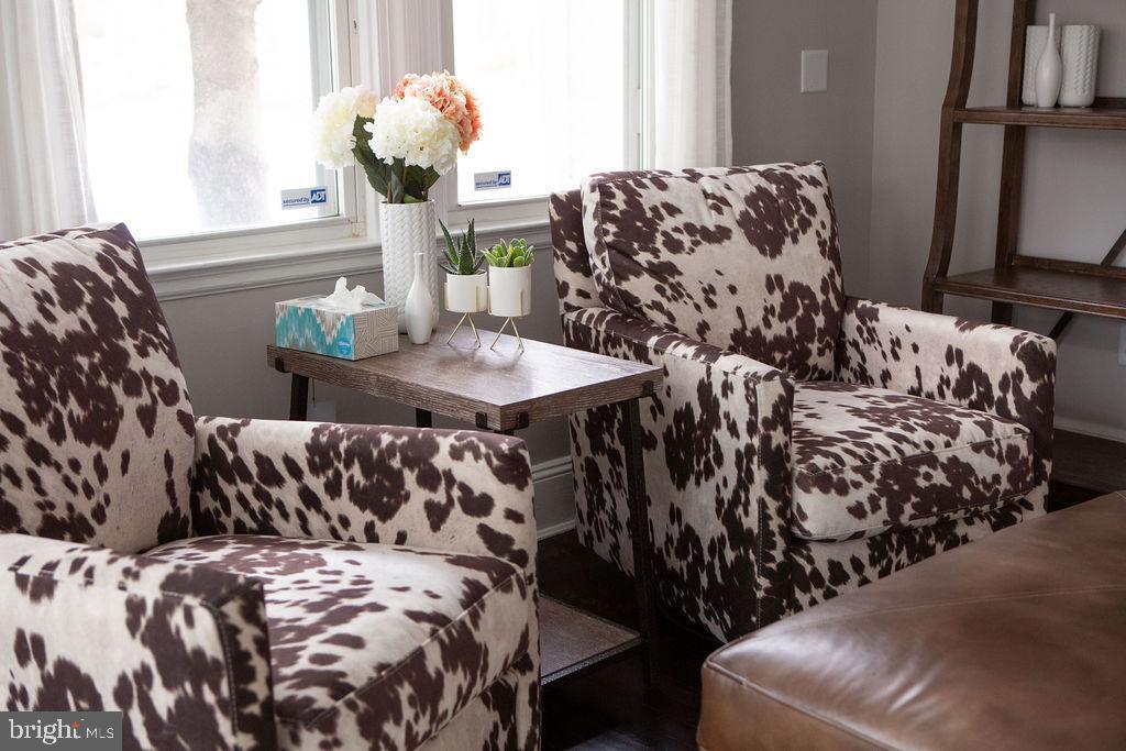15841 York Road Sparks, MD 21152 - Photo 16 of 22 a living room with furniture