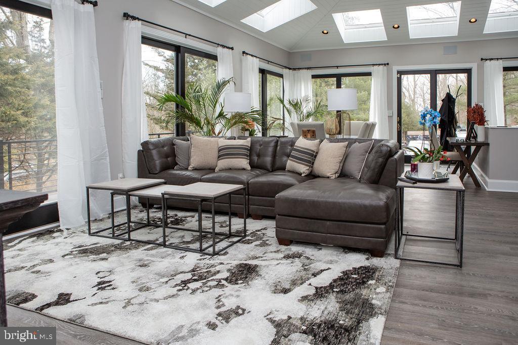 15841 York Road Sparks, MD 21152 - Photo 2 of 22 a living room with furniture window and wooden floor