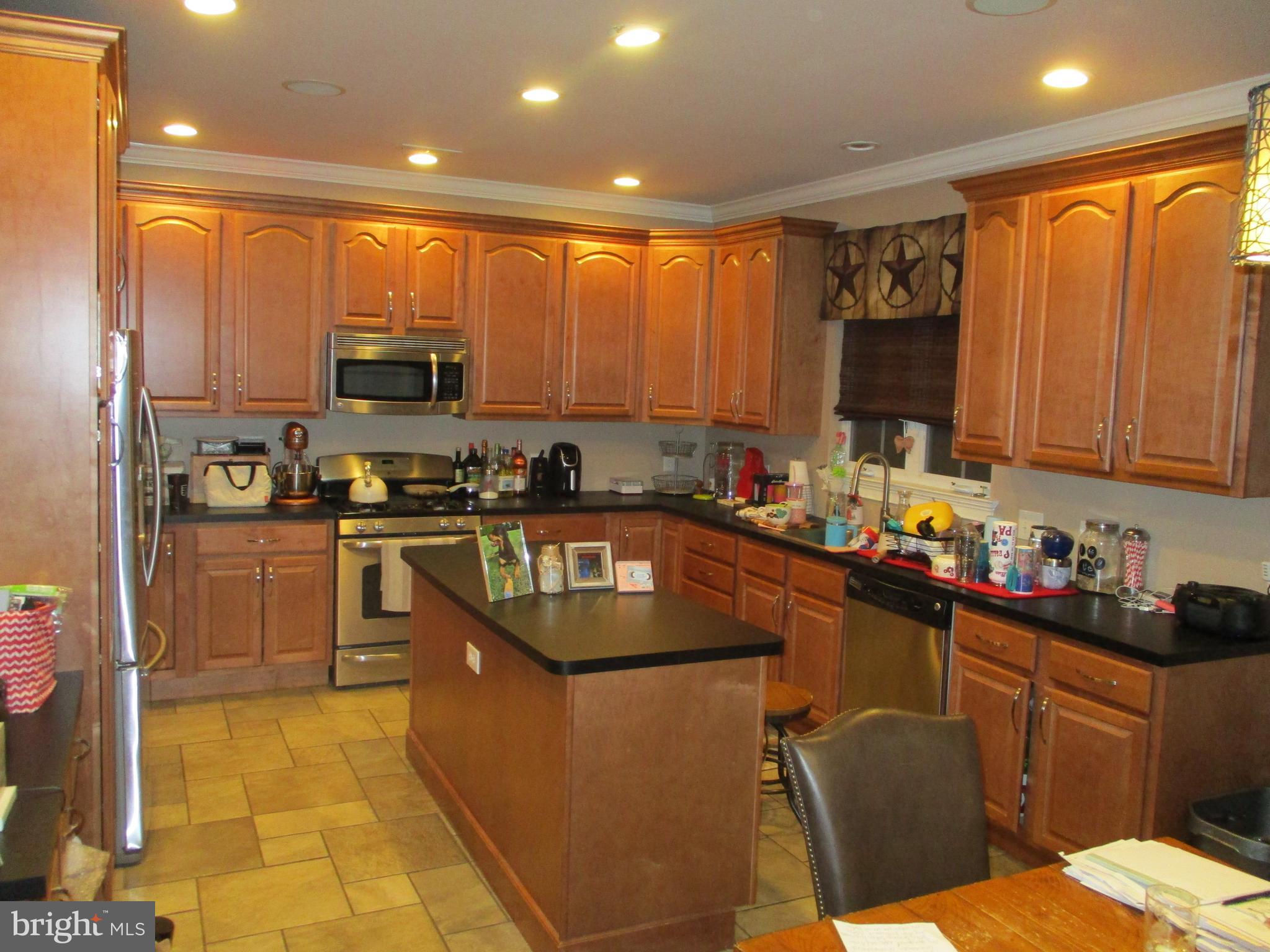 11041 Knights Road Philadelphia, PA 19154 - Photo 12 of 50 Kitchen