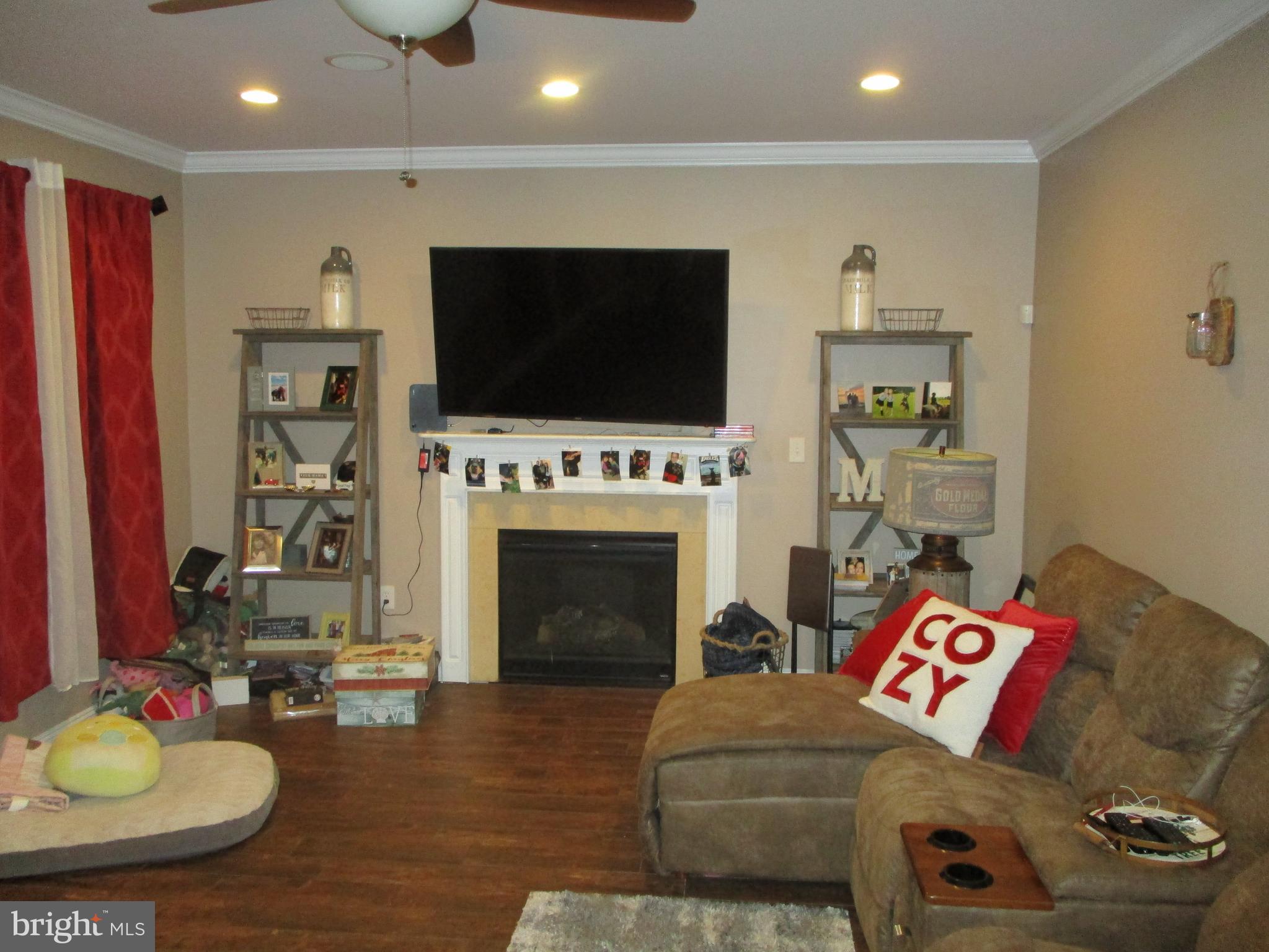 11041 Knights Road Philadelphia, PA 19154 - Photo 15 of 50 Family room