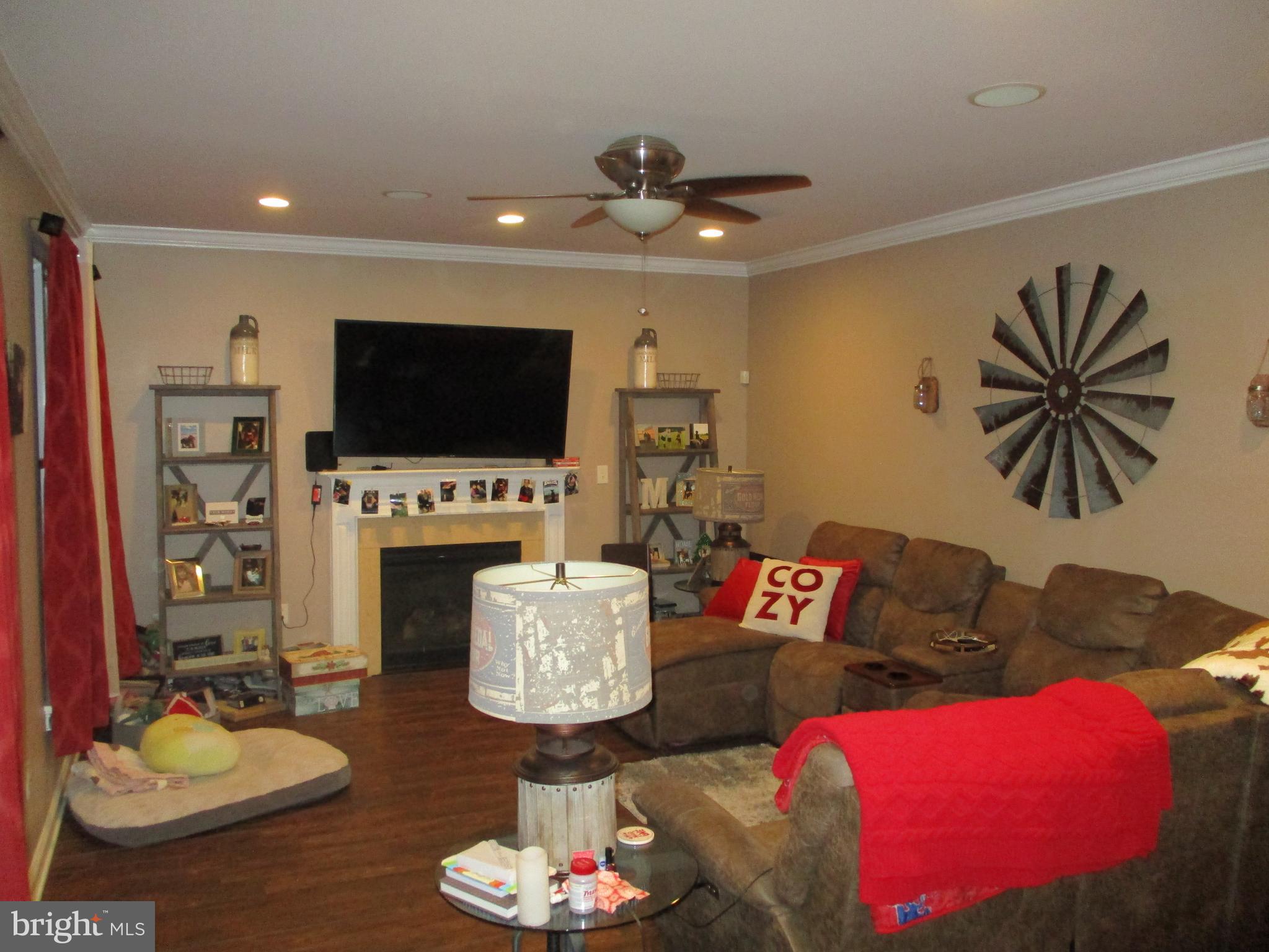 11041 Knights Road Philadelphia, PA 19154 - Photo 16 of 50 Family Room