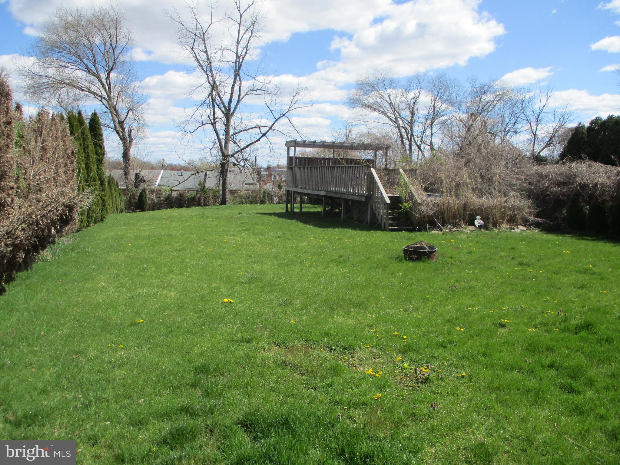 11041 Knights Road Philadelphia, PA 19154 - Photo 4 of 50 Backyard