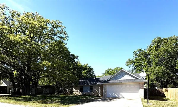 $269,000 | 7060 Jay Lane, Azle, TX 76020