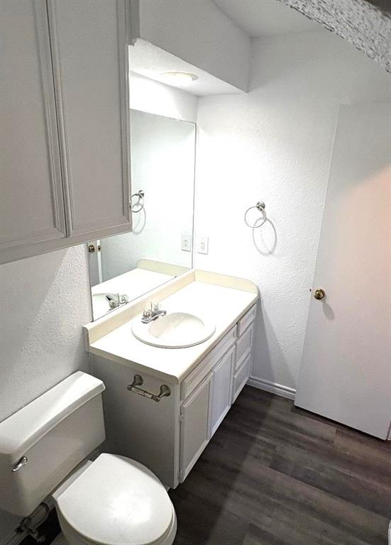 7060 Jay Lane Azle, TX 76020 - Photo 11 of 36 a bathroom with a sink and a toilet